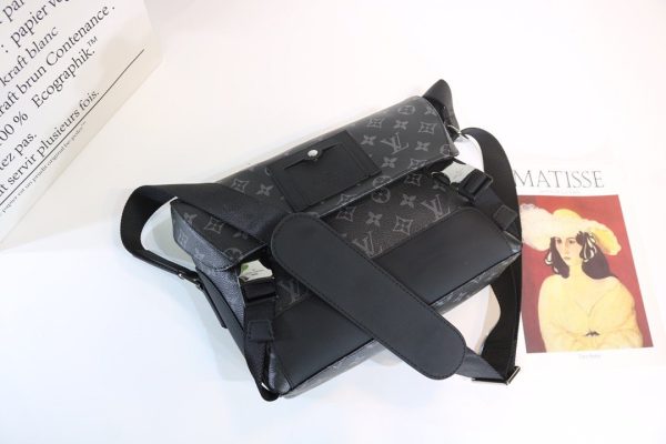 Louis Vuitton Messenger mm Voyager Grey Monogram Eclipse