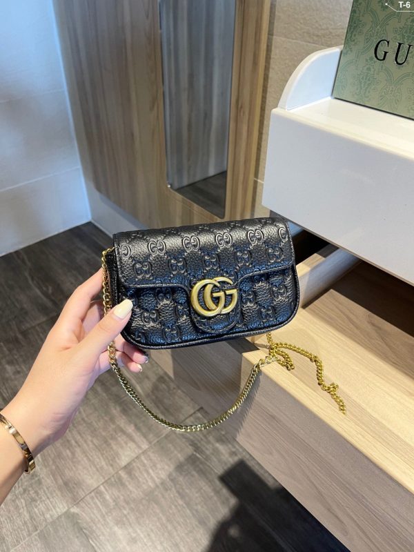 Gucci GG Marmont Matelassé Super Mini Bag