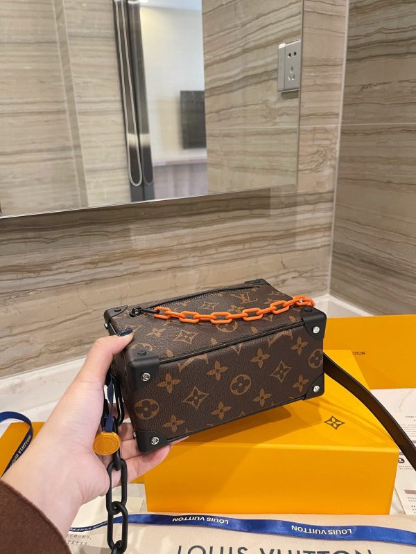 CHN LOUIS VUITTON SOFT TRUNK