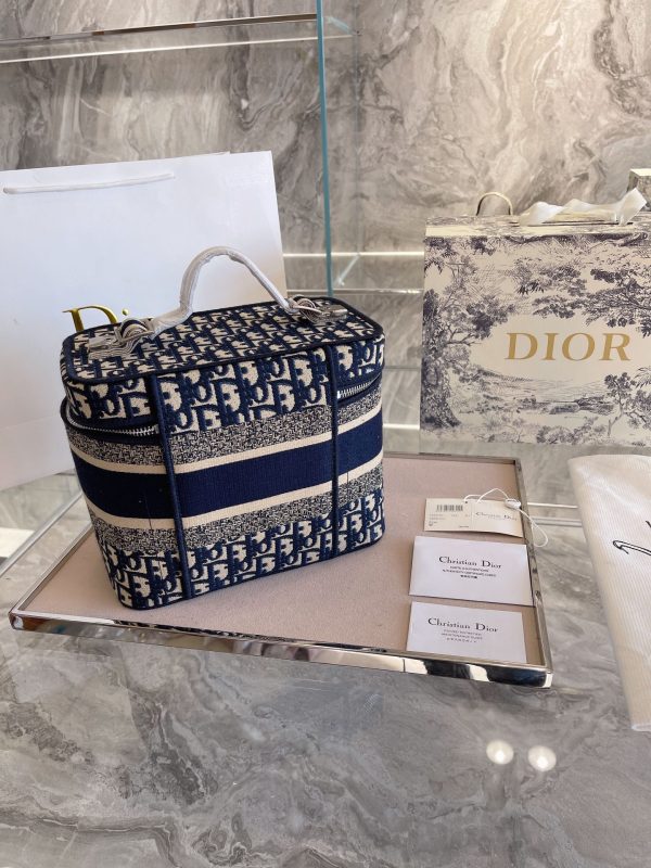 Dior – Diortravel Vanity Case Blue Dior Oblique Embroidered Velvet – Women