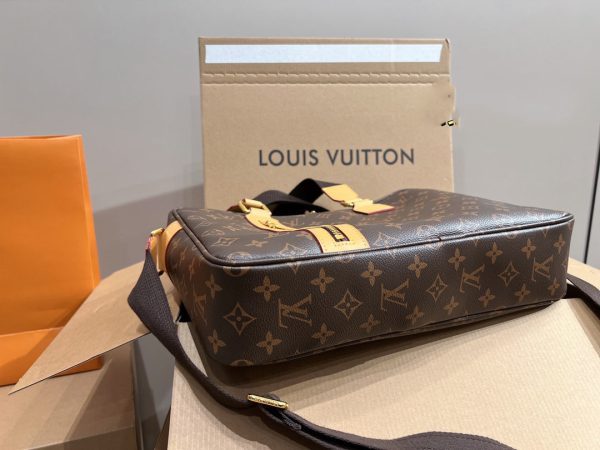 Louis Vuitton Monogram Sac Bosphore