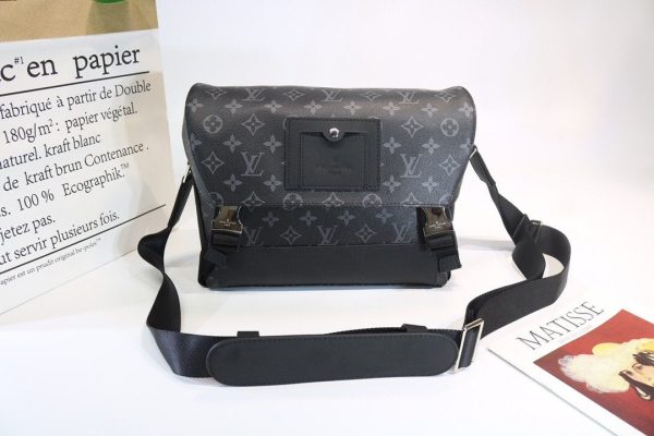 Louis Vuitton Messenger mm Voyager Grey Monogram Eclipse