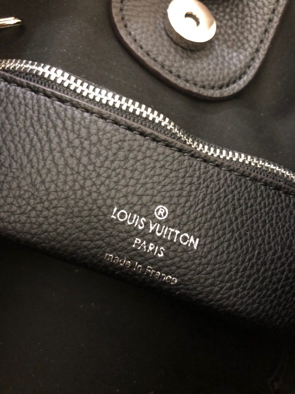 Louis Vuitton Carmel Hobo Bag ‘Mouse Grey’