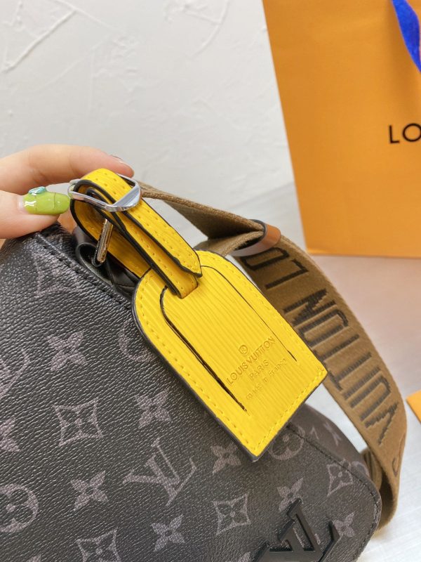 Louis Vuitton District PM