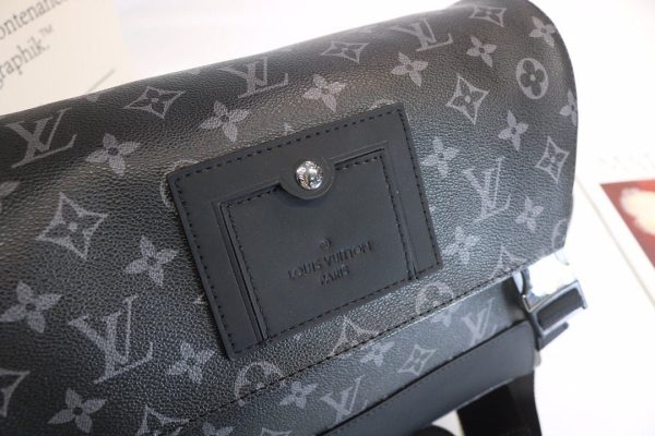 Louis Vuitton Messenger mm Voyager Grey Monogram Eclipse