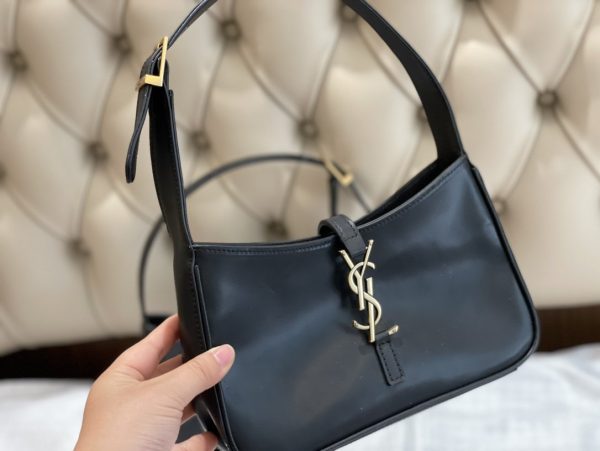 Saint Laurent Women Le 5 À 7 Leather Hobo Bag (7)