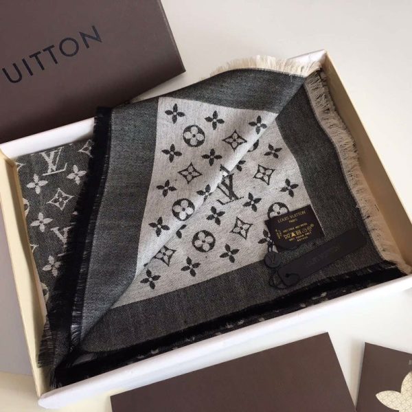 EN – Luxury LUV Scarf 019