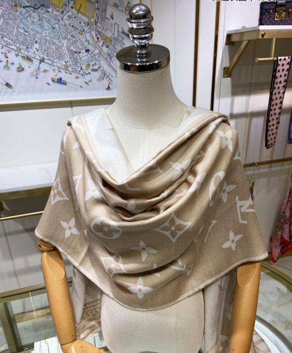 EN – Luxury LUV Scarf 004