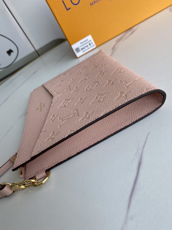 Louis Vuitton Pochette Melanie MM