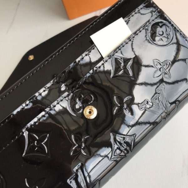 LOUIS VUITTON  Vernis Sarah Wallet Black