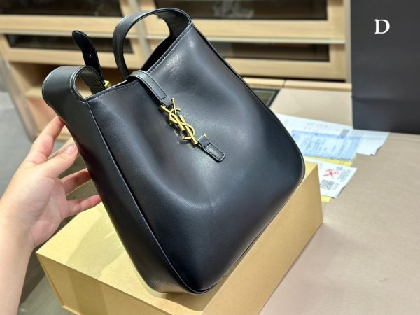 Saint Laurent Women Le 5 À 7 Leather Hobo Bag