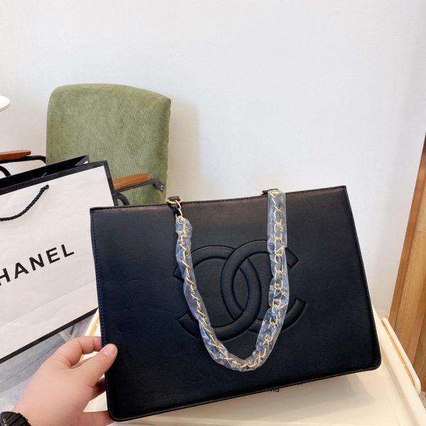 Chanel Vintage CC Chain Tote Lambskin Large Black