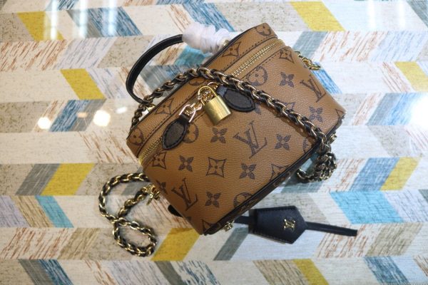 Louis Vuitton Capucines MM