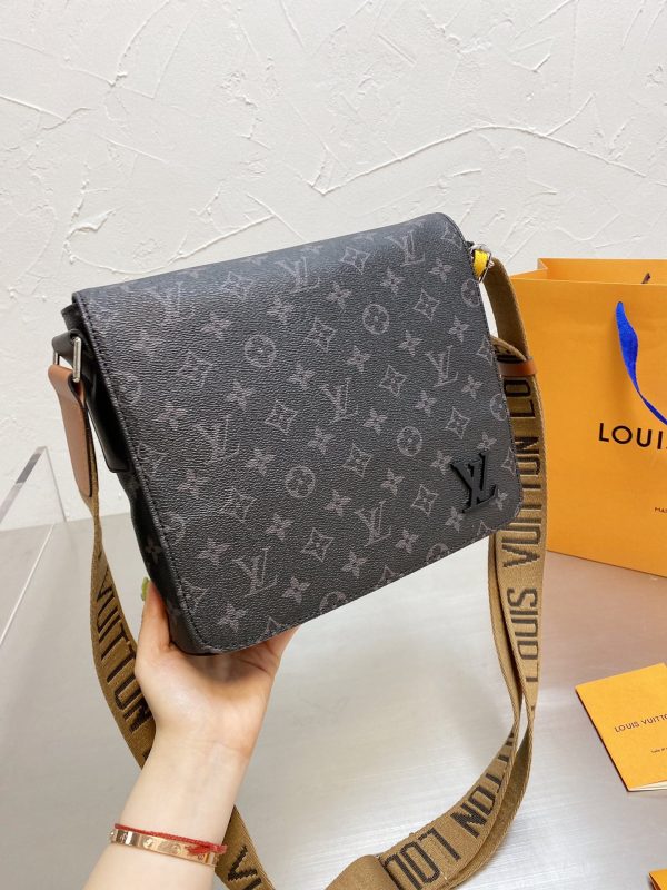 Louis Vuitton District PM