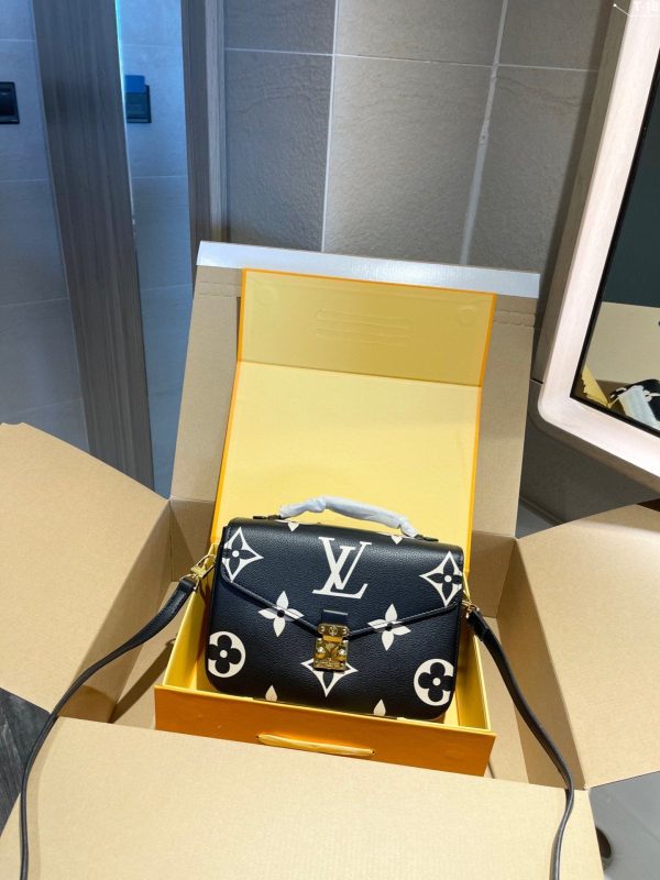 Louis Vuitton Pochette Metis Woc