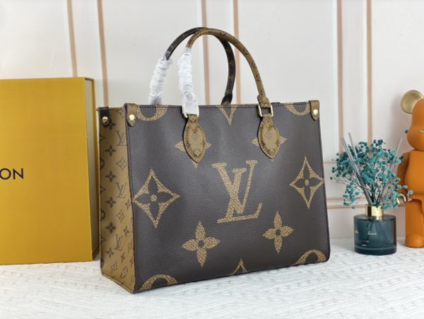 LOUIS VUITTON Onthego MM