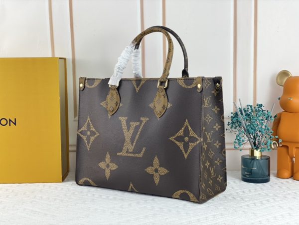 LOUIS VUITTON Onthego MM