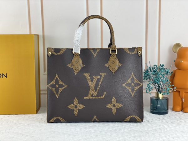 LOUIS VUITTON Onthego MM