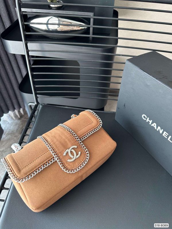 Chanel stunning chain bag