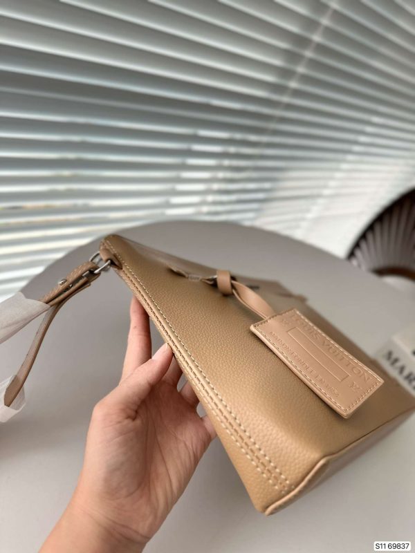 Lv CLUTCH BAG