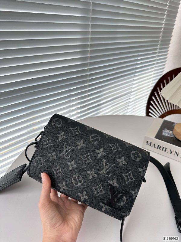 Louis Vuitton Steamer Wearable Wallet