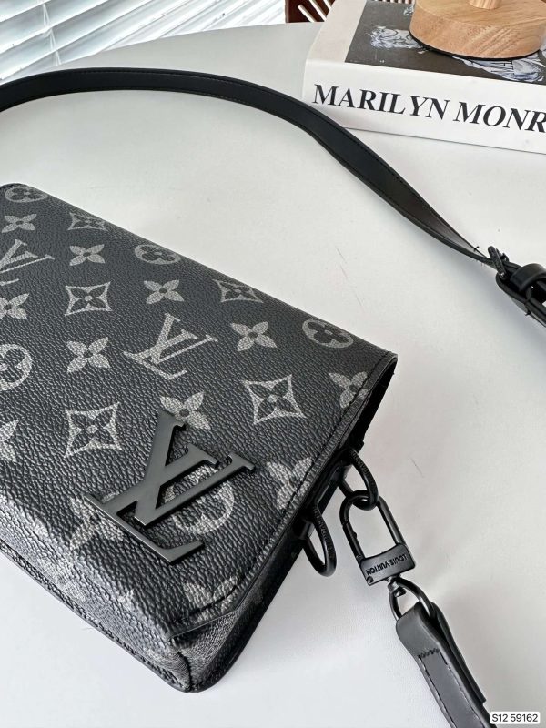 Louis Vuitton Steamer Wearable Wallet