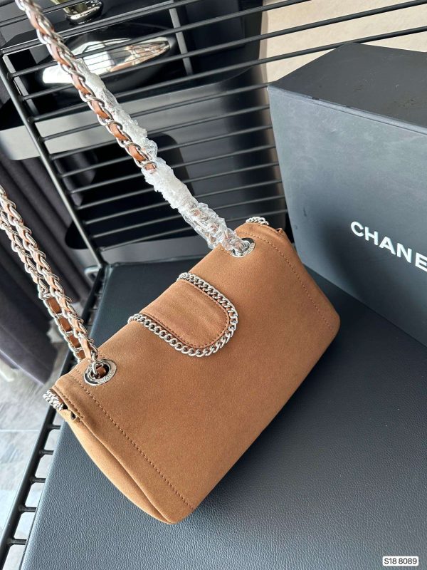 Chanel stunning chain bag