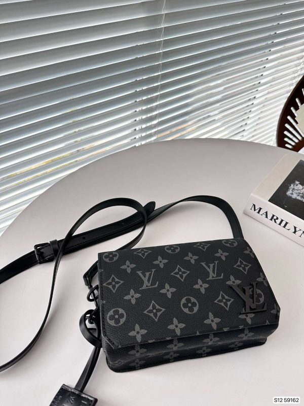 Louis Vuitton Steamer Wearable Wallet