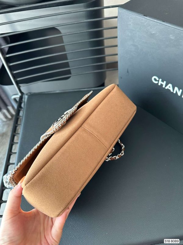 Chanel stunning chain bag