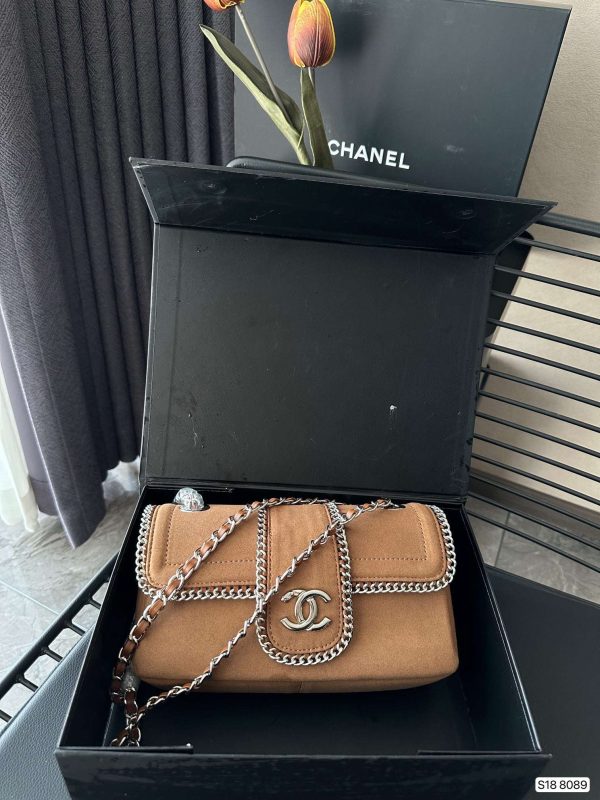 Chanel stunning chain bag
