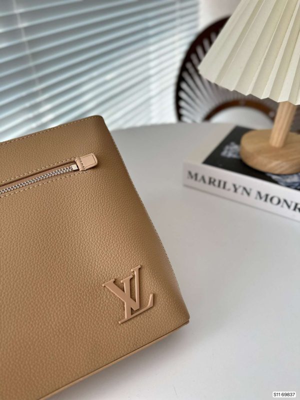 Lv CLUTCH BAG