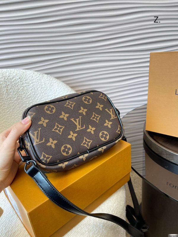 LOUIS VUITTON Alpha Wearable Wallet Eclipse Monogram