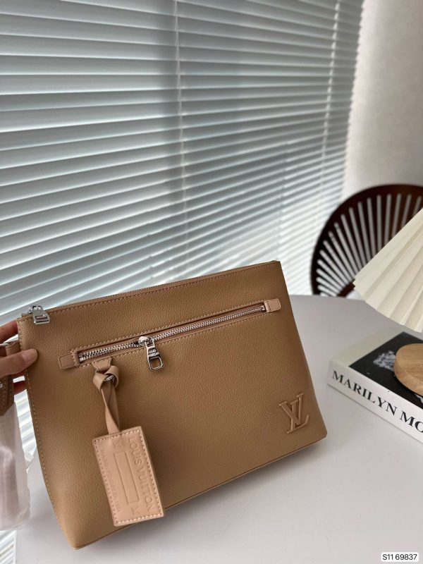 Lv CLUTCH BAG