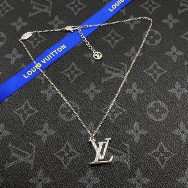 EN – Lux LV Necklaces 063