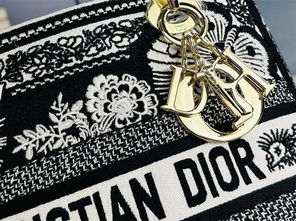 Christian Dior Medium Lady D-Lite Bag 4