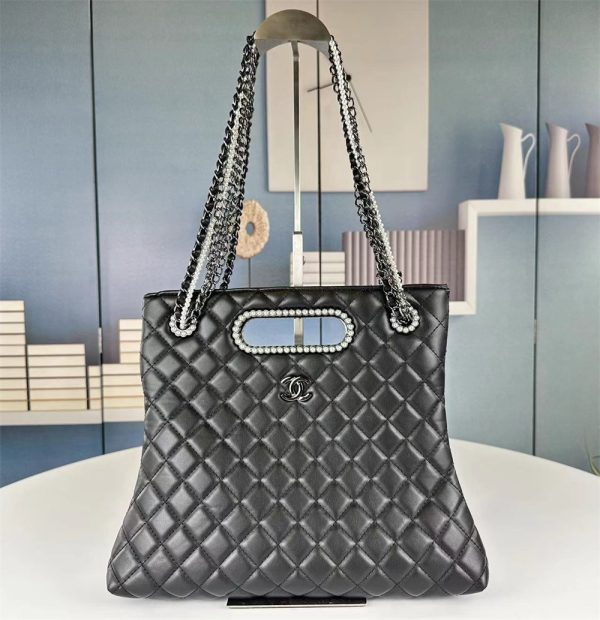 CHANEL TOTE BAG LEATHER