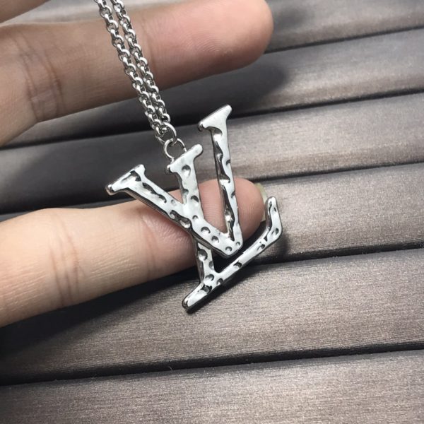 EN – Lux LV Necklaces 074