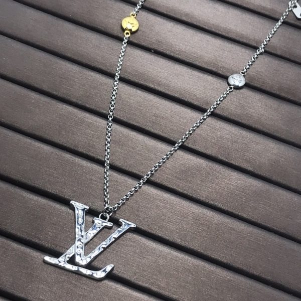 EN – Lux LV Necklaces 074