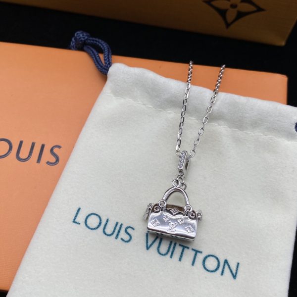 EN – Lux LV Necklaces 054