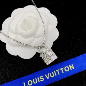 EN – Lux LV Necklaces 045