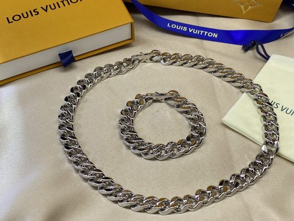 EN – Lux LV Necklaces 094