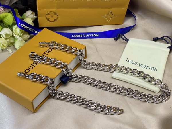 EN – Lux LV Necklaces 094