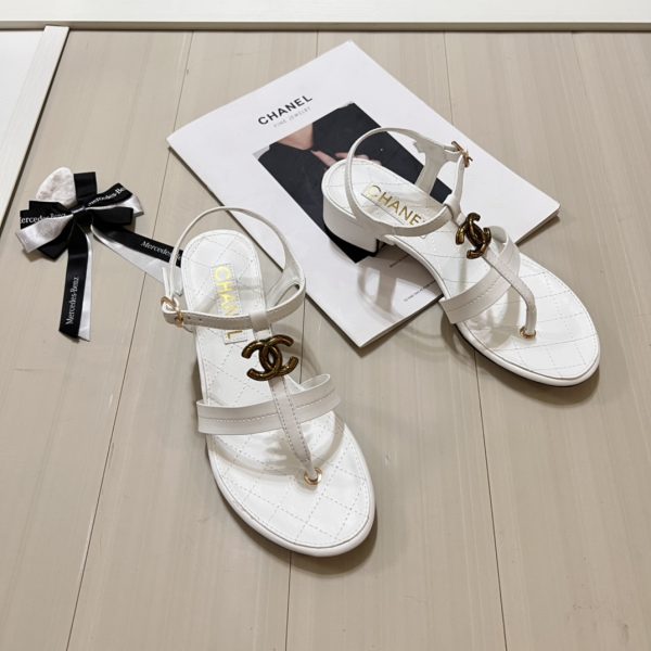 CHANEL SANDALS WHITE QUILTED