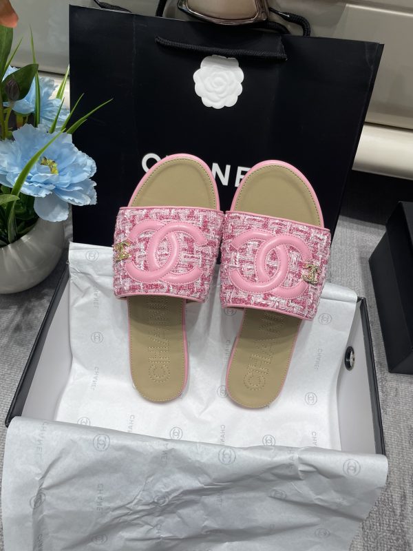 Chanel slipper