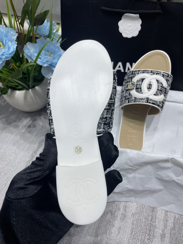 Chanel slipper