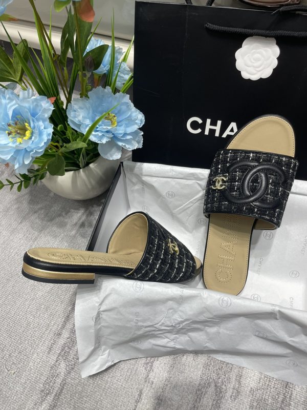 Chanel slipper