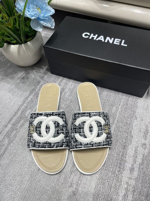 Chanel slipper