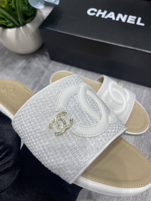 Chanel slipper