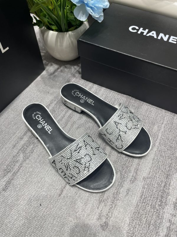 Chanel slipper