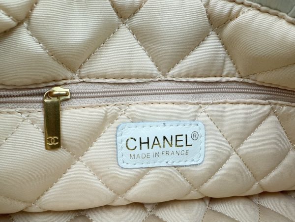 CHANEL 22 SMALL HANDBAG